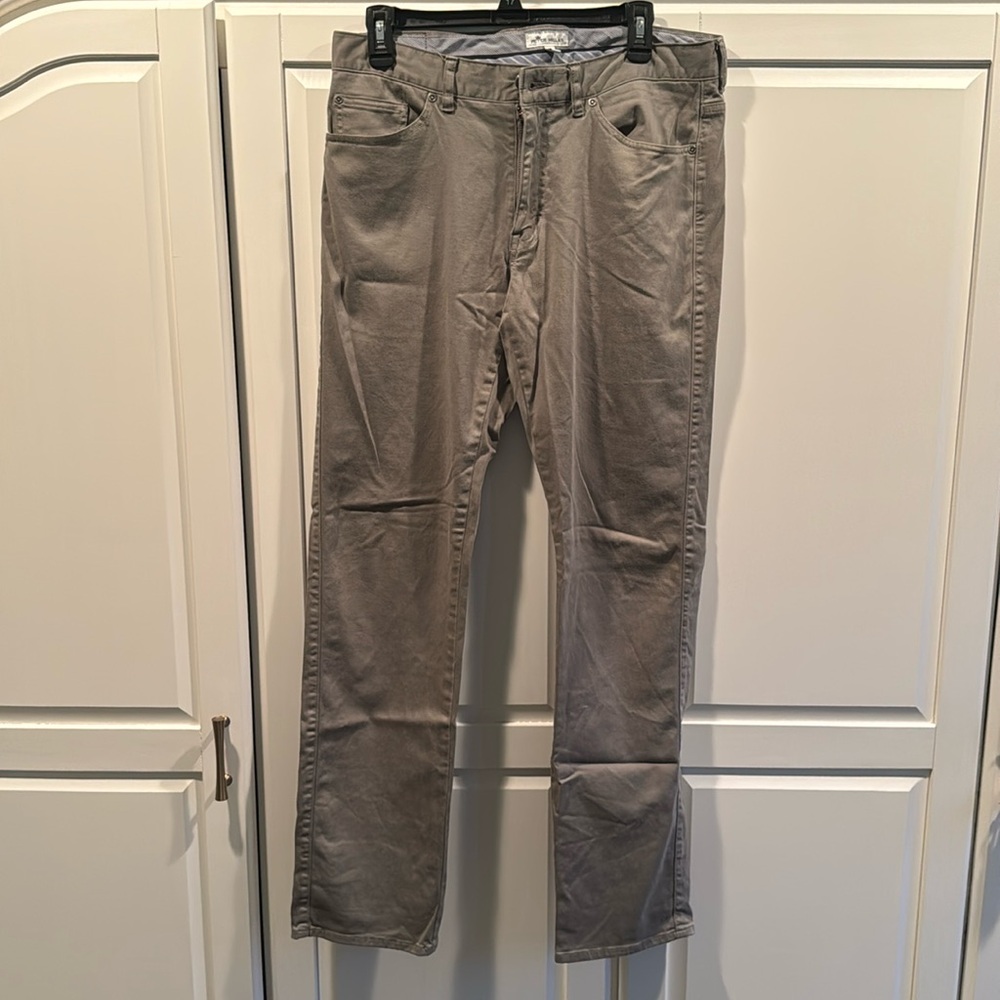 Peter Millar Crown 5 Pocket Dress Pants Grey 33x32. Very small scrape on front